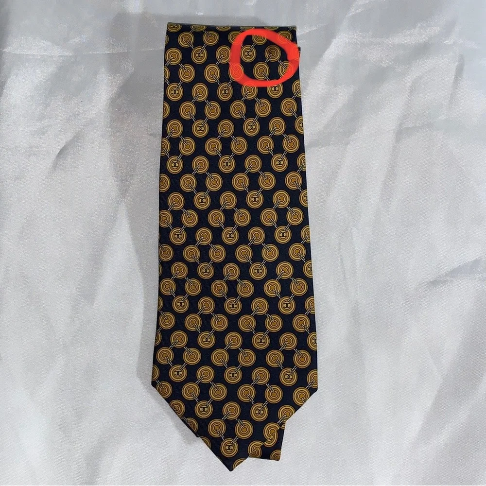 CHANEL navy/golden yellow SILK necktie CRAVAT CC logo CUFFLINK graphic - Picture 8 of 11